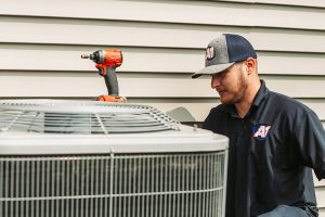 HVAC-technician-working-on-an-outdoor-unit